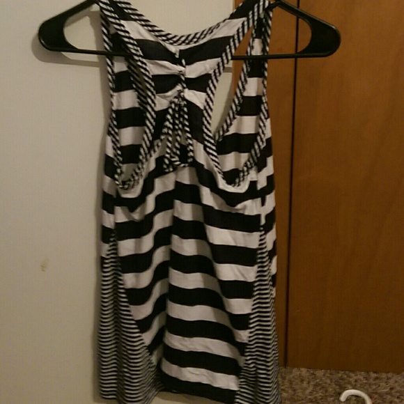 2 tops - Picture 3 of 4