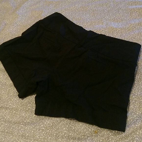 Size 6 dress up shorts - Picture 2 of 3