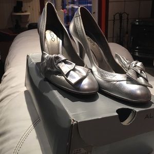 Silver round toe pumps with oversized bow