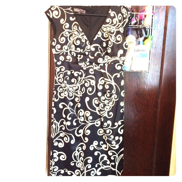 PRICE DROP. Beautiful Cap Sleeve Dress. Size 10. - Picture 1 of 4