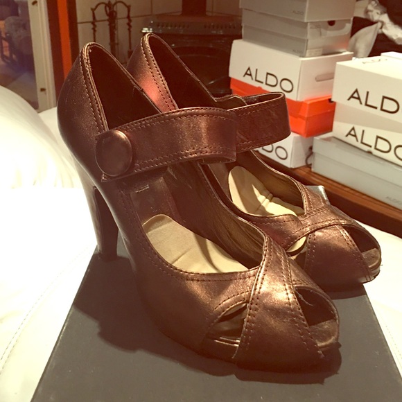 Bronze/ shiny brown Mary Janes with open toe