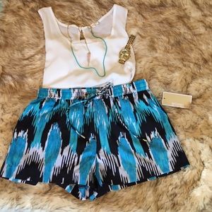 🌴Host Pic🌴Michael Kors Shorts🌴