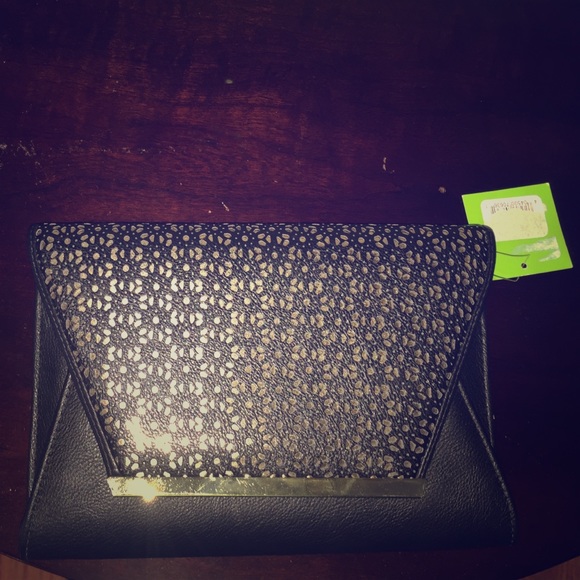 Kelly & Katie Handbags - NWT's Black & gold spacious envelope clutch.