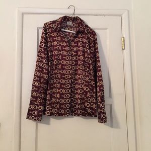 Longsleeve button-down blouse with black buttons