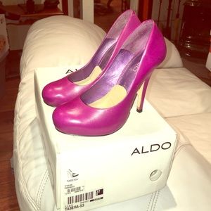 Magenta round-toe pumps with comfort cushions!