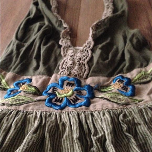 Free People green boho layered floral Cami top - Picture 2 of 4