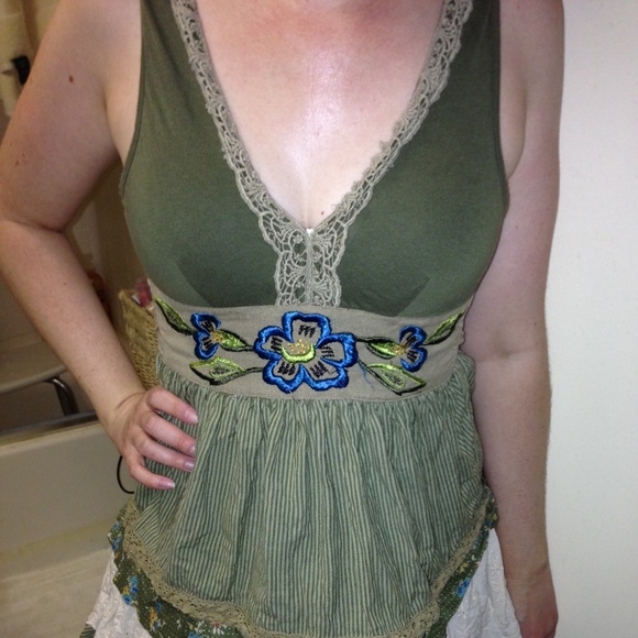 Free People green boho layered floral Cami top - Picture 3 of 4