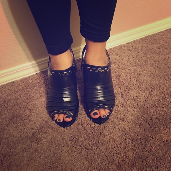 Peeptoe heel
