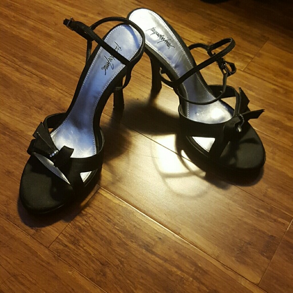 Cute open toed heels! - Picture 2 of 4