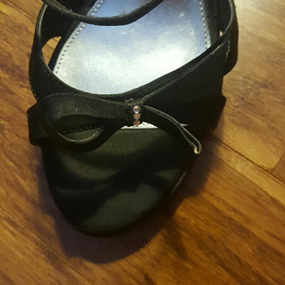 Cute open toed heels! - Picture 3 of 4