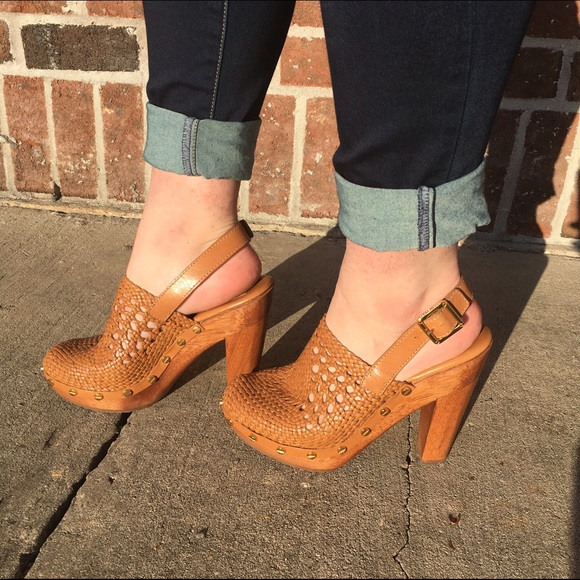 **SOLD** Tory Burch "Widdianne" Woven Clogs - Picture 4 of 4