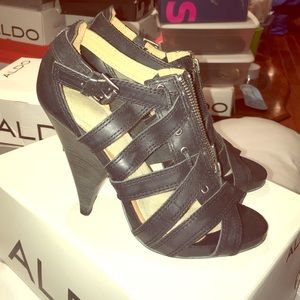 Black gladiator pumps with comfort cushions!!