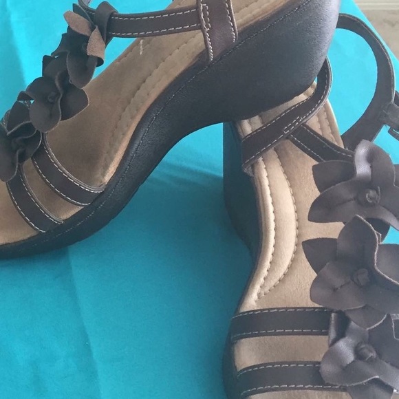 Cute brown sandals with floral accents.