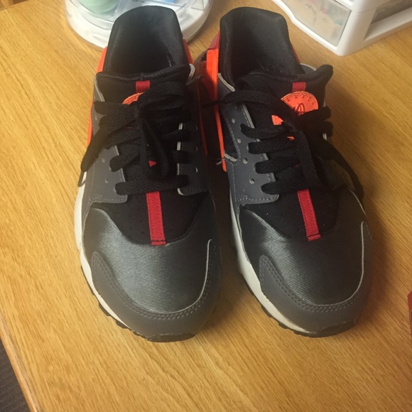 Nike Shoes - Nike haurache