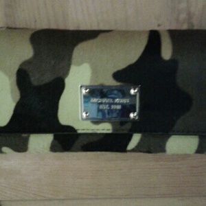 New Micheal Kors Camo Clutch