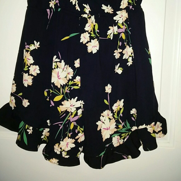 Akira Black Label Floral Romper - Picture 2 of 4