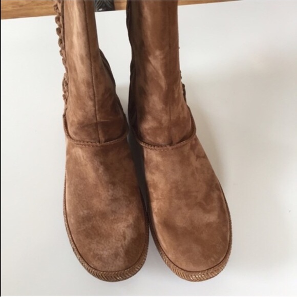 UGG authentic mammoth fringe boots Sz 6.5 new - Picture 2 of 4