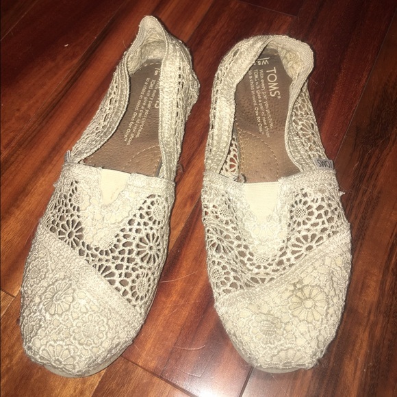 Cream White Lace Toms