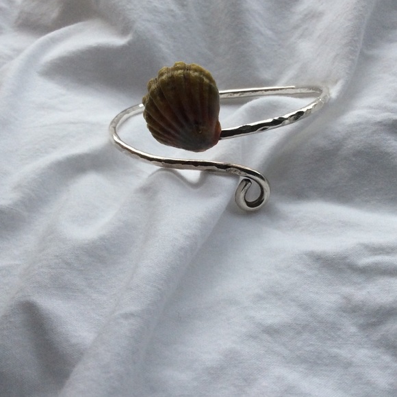 Sunrise shell bracelet