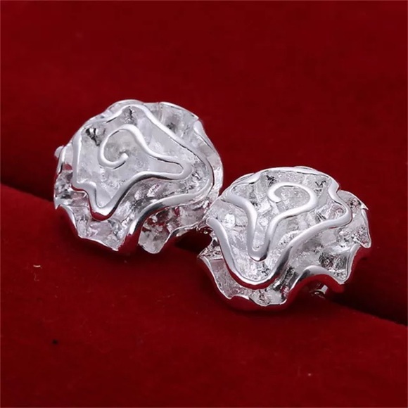 NWT silver rose earrings