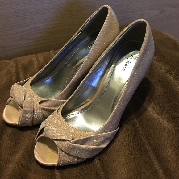 Heels - Picture 2 of 3