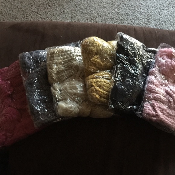 Gray and cream hats for @birdgreen 🎈🎉