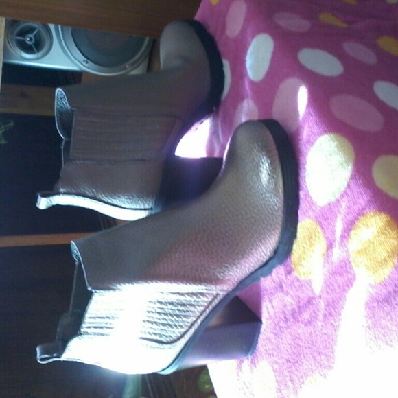 Boots - Picture 1 of 4