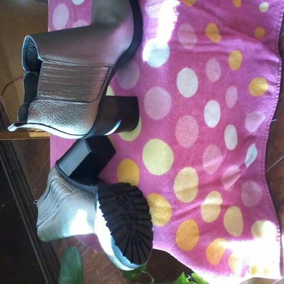 Boots - Picture 4 of 4