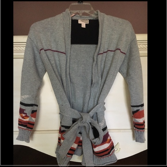 Forever 21 Sweater. Size small! Great quality!