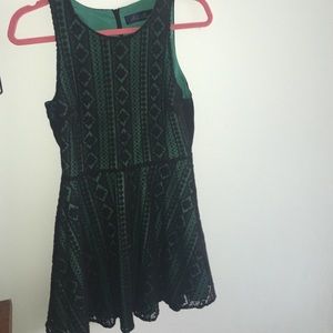 👗Francesca's black lace dress with green lining