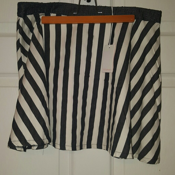 NWT edgy skirt. Looks great with tall boots. - Picture 2 of 3