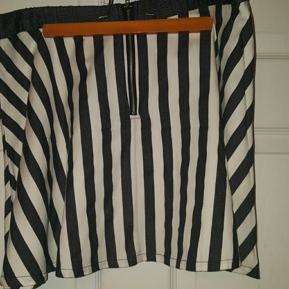 NWT edgy skirt. Looks great with tall boots. - Picture 3 of 3