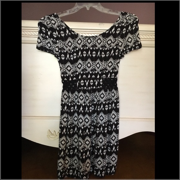 Cute black and white dress!