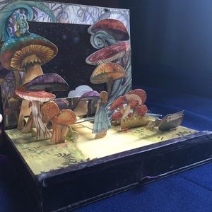 URBAN DECAY Alice in Wonderland