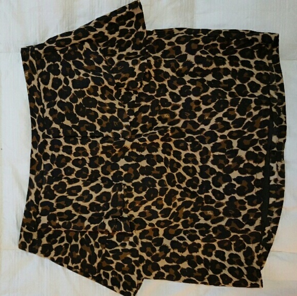 Lepard print mini skirt with ruffle