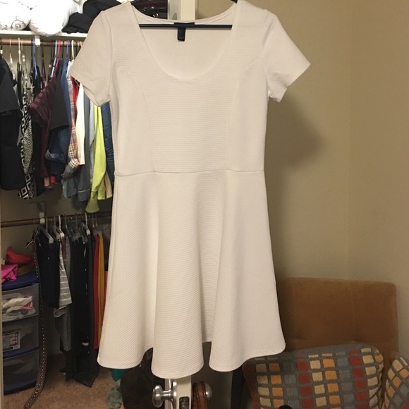 White flared dress. Forever 21