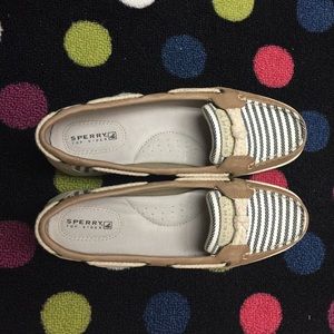 Boat shoes, worn once, great condition.