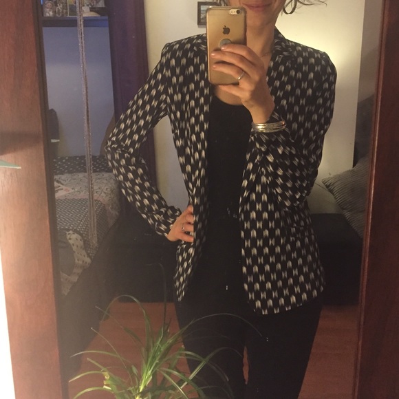 Patterned blazer. - Picture 2 of 4