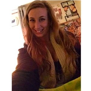 Meet your Posher, Emily