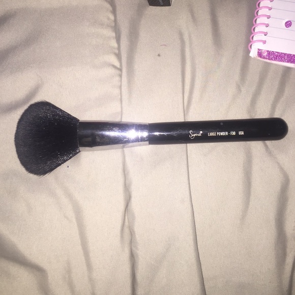 Sigma F30 large powder brush
