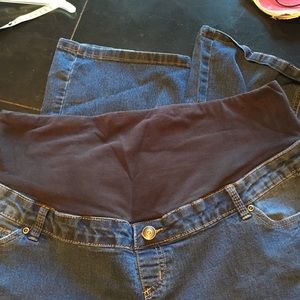 MATERNITY size 2x jeans