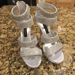 Nina new never worn dressy shoes with rhinestones