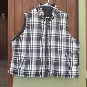 Reversible puffer vest