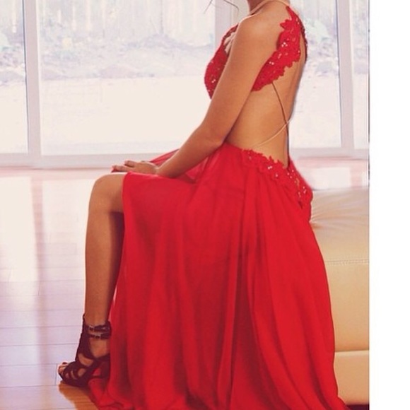 ISO looking for this exact prom dress Sherrihill - Picture 2 of 3