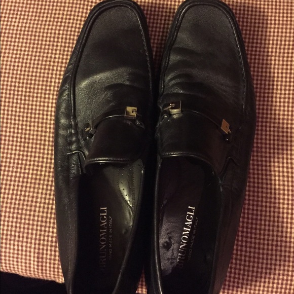 Men's sz 10 BRUNOMAGLI black dress shoes. Like new