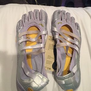 Vibram 5 Finger Sneakers - Alitza