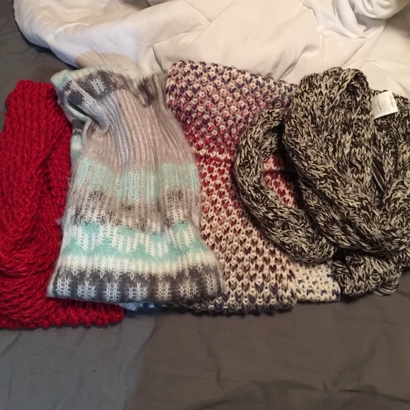 4 scarf set!