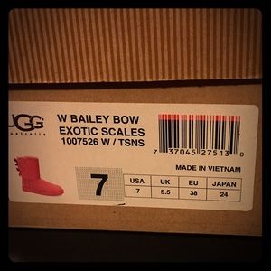 Bailey Bow Pink Ugg Boots; short.