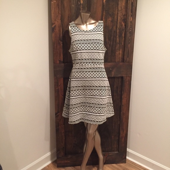 TRIBAL PRINT MINI DRESS.