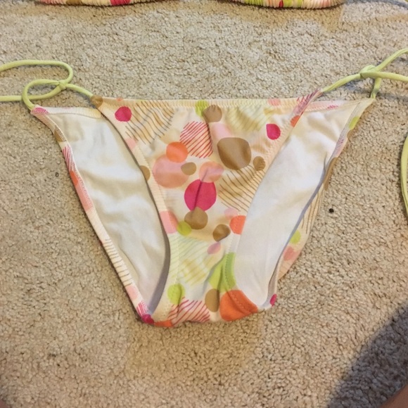 Victoria's Secret bikini - Picture 2 of 3